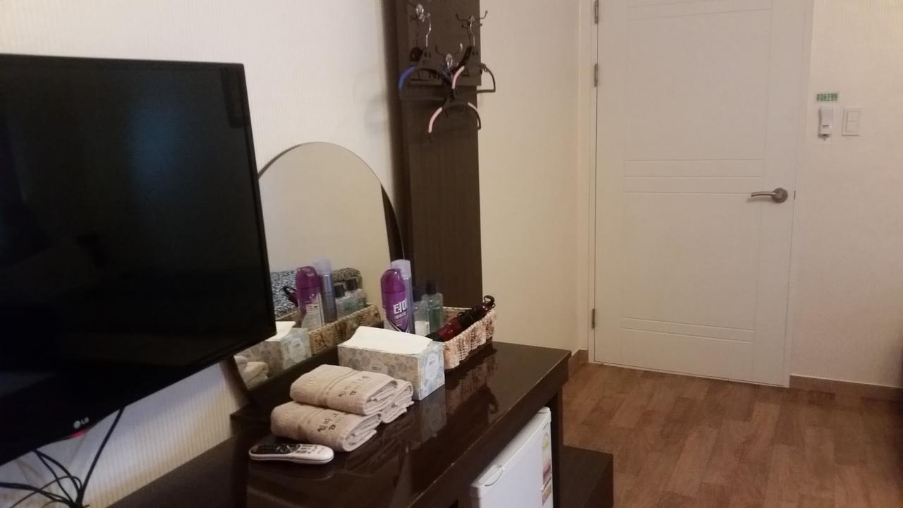 Hill Park Hotel Чеджу Екстериор снимка